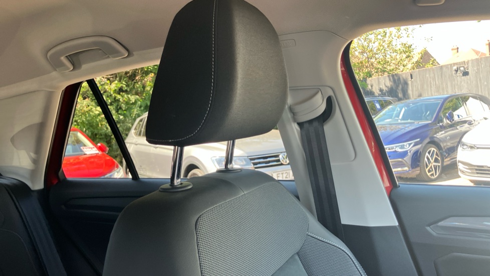 Volkswagen T-Roc 1.5 TSI Style 5dr DSG Petrol Hatchback - Image 21