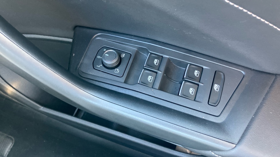 Volkswagen T-Roc 1.5 TSI Style 5dr DSG Petrol Hatchback - Image 28
