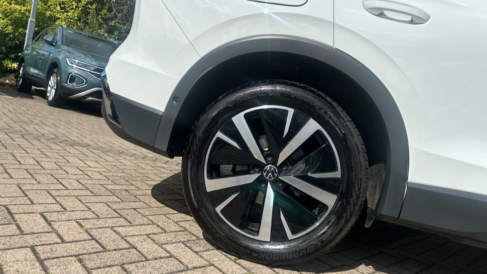 Volkswagen Tiguan 1.5 eTSI 150 Elegance 5dr DSG Petrol Estate - Image 5