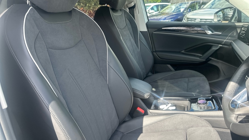 Volkswagen Tiguan 1.5 eTSI 150 Elegance 5dr DSG Petrol Estate - Image 15