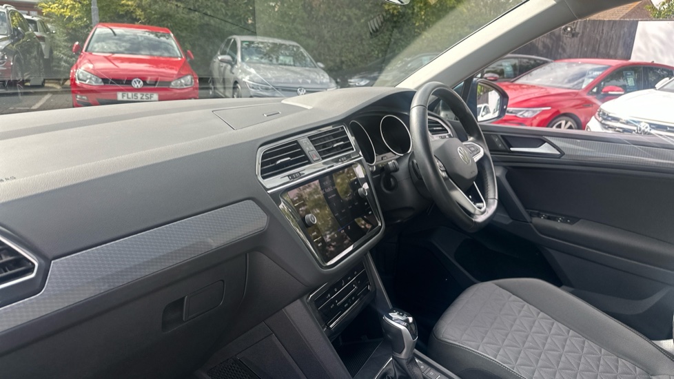 Volkswagen Tiguan 1.5 TSI 150 Life 5dr DSG Petrol Estate - Image 2