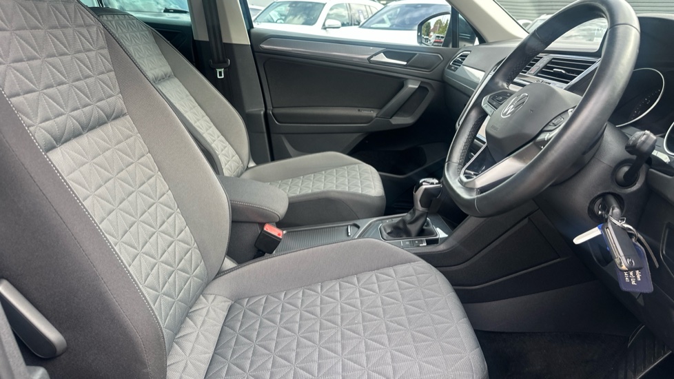 Volkswagen Tiguan 1.5 TSI 150 Life 5dr DSG Petrol Estate - Image 15