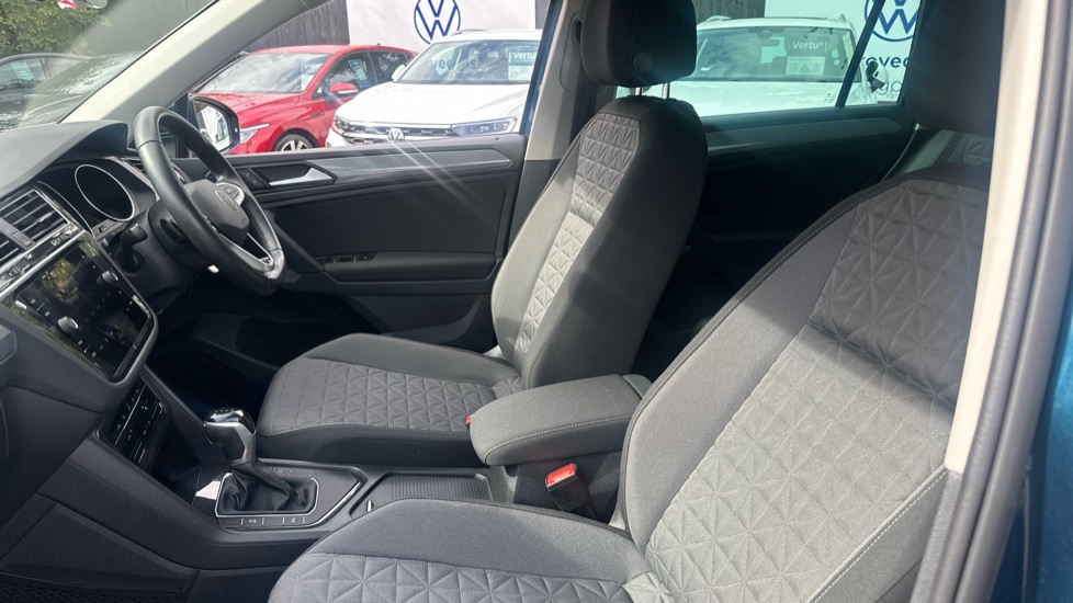 Volkswagen Tiguan 1.5 TSI 150 Life 5dr DSG Petrol Estate - Image 23