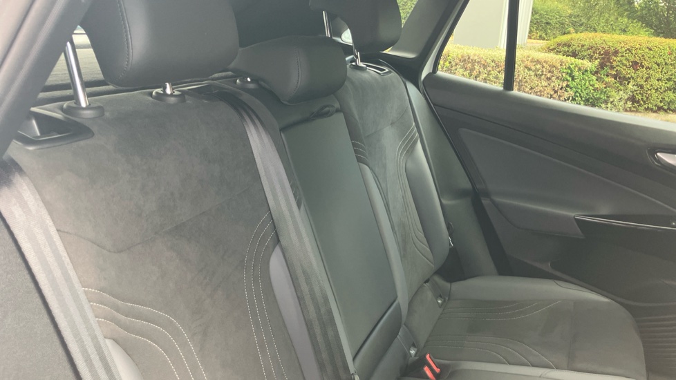 Volkswagen ID.4 210kW Match Pro 77kWh 5dr Auto Electric Estate - Image 16