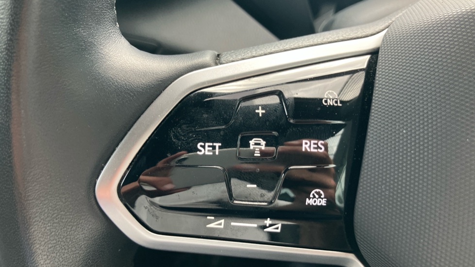 Volkswagen ID.4 210kW Match Pro 77kWh 5dr Auto Electric Estate - Image 17