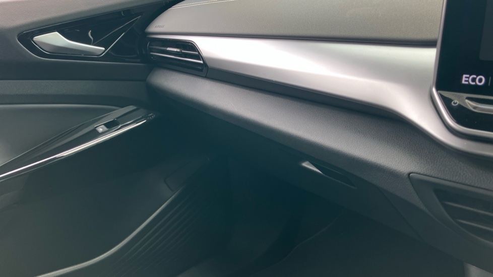 Volkswagen ID.4 210kW Match Pro 77kWh 5dr Auto Electric Estate - Image 25