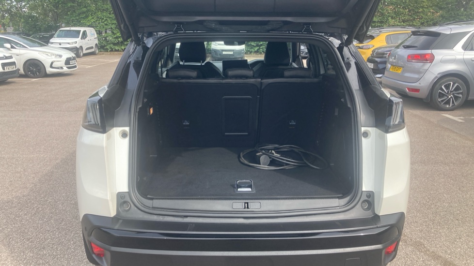 Peugeot 3008 1.6 Hybrid4 300 GT 5dr e-EAT8 Estate - Image 4