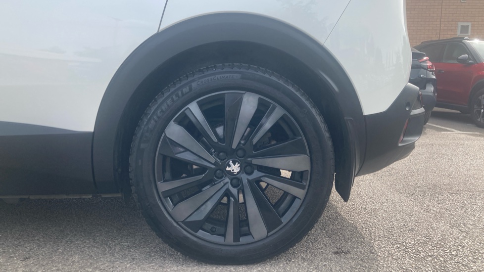 Peugeot 3008 1.6 Hybrid4 300 GT 5dr e-EAT8 Estate - Image 7