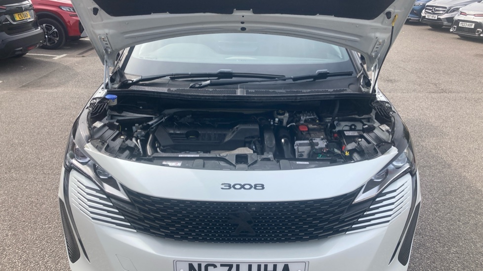 Peugeot 3008 1.6 Hybrid4 300 GT 5dr e-EAT8 Estate - Image 8