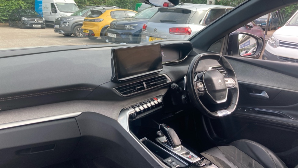 Peugeot 3008 1.6 Hybrid4 300 GT 5dr e-EAT8 Estate - Image 9