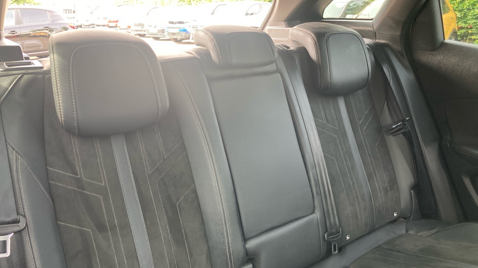 Peugeot 3008 1.6 Hybrid4 300 GT 5dr e-EAT8 Estate - Image 15
