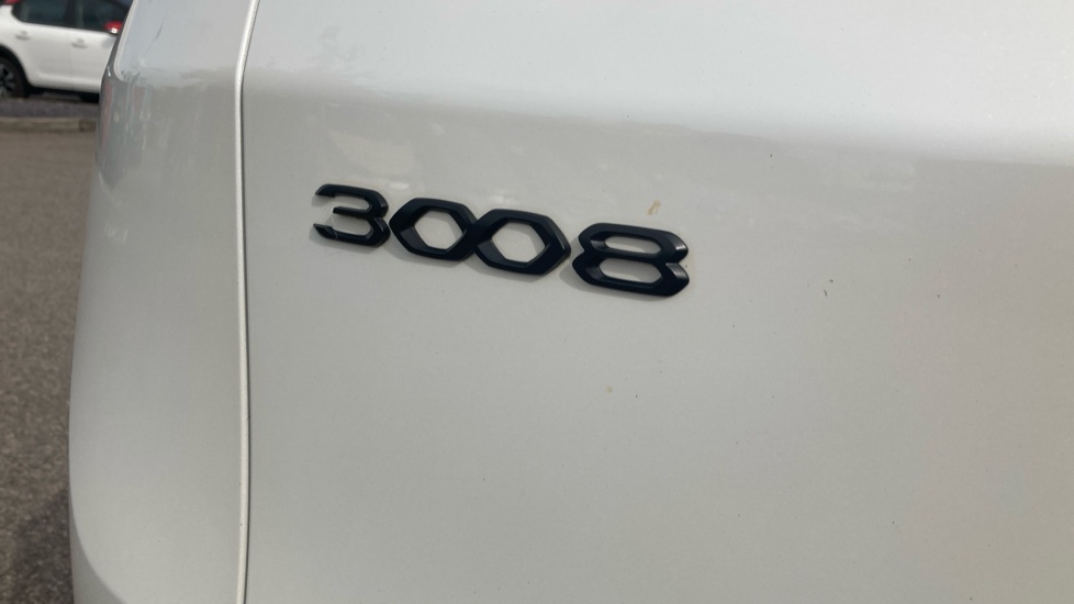 Peugeot 3008 1.6 Hybrid4 300 GT 5dr e-EAT8 Estate - Image 30