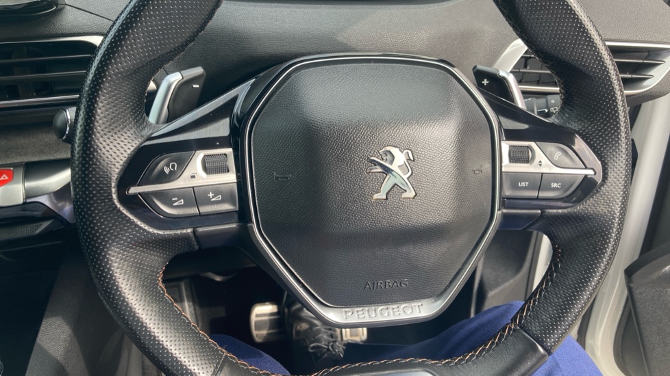 Peugeot 3008 1.6 Hybrid4 300 GT 5dr e-EAT8 Estate - Image 35
