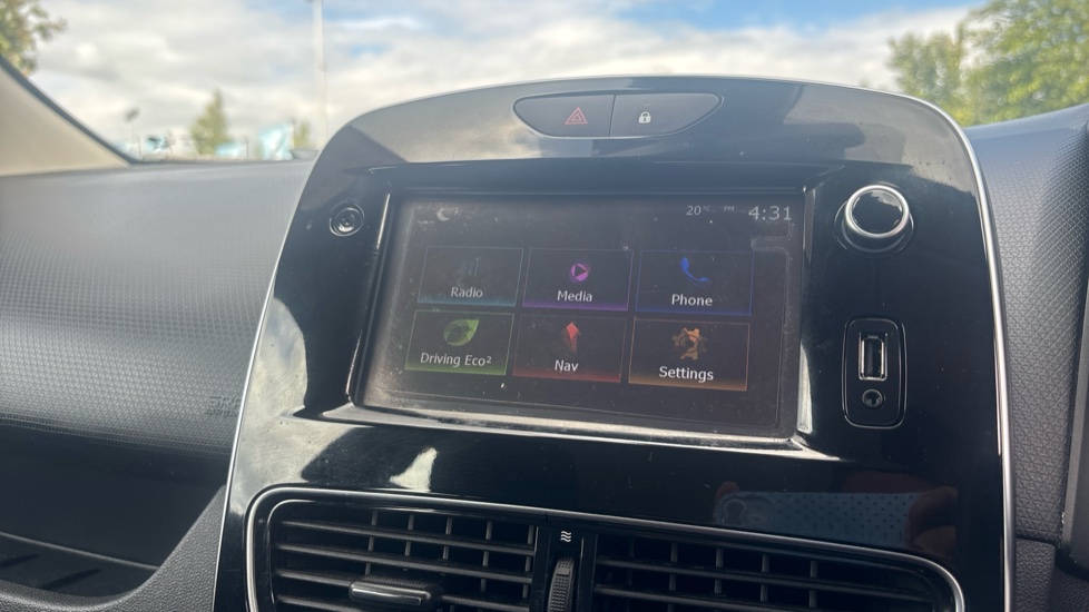 Renault Clio 0.9 TCE 90 Dynamique Nav 5dr Petrol Hatchback - Image 12