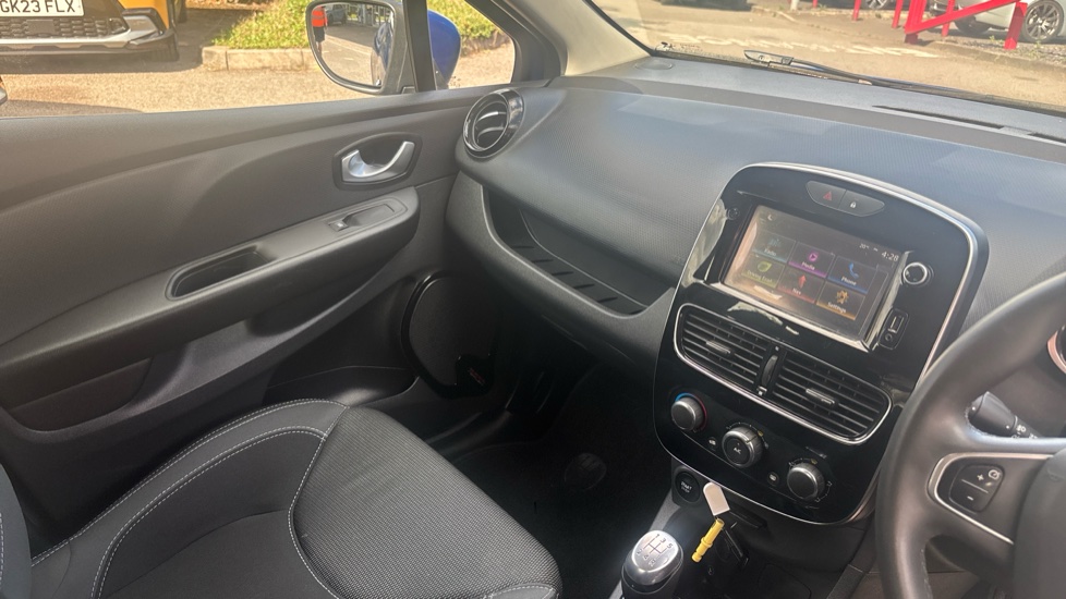 Renault Clio 0.9 TCE 90 Dynamique Nav 5dr Petrol Hatchback - Image 14