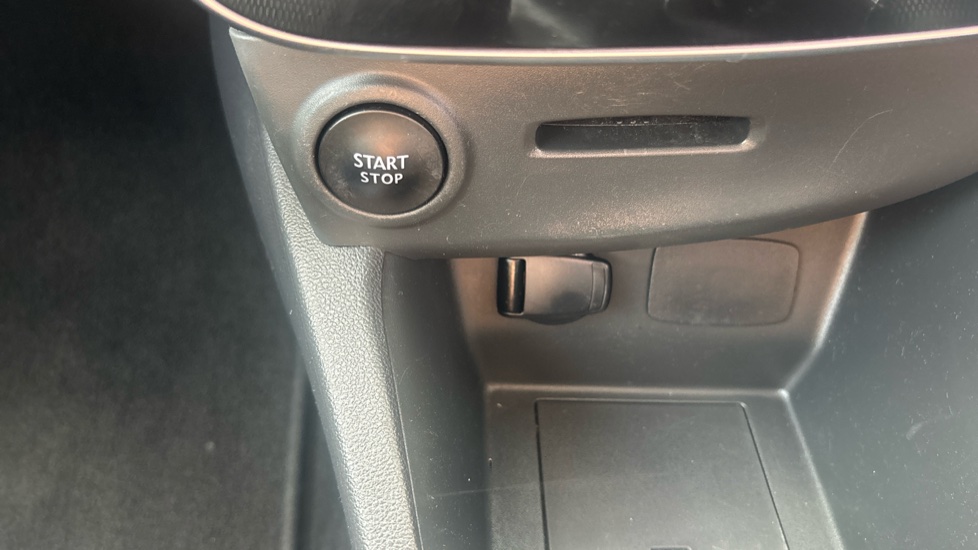 Renault Clio 0.9 TCE 90 Dynamique Nav 5dr Petrol Hatchback - Image 19