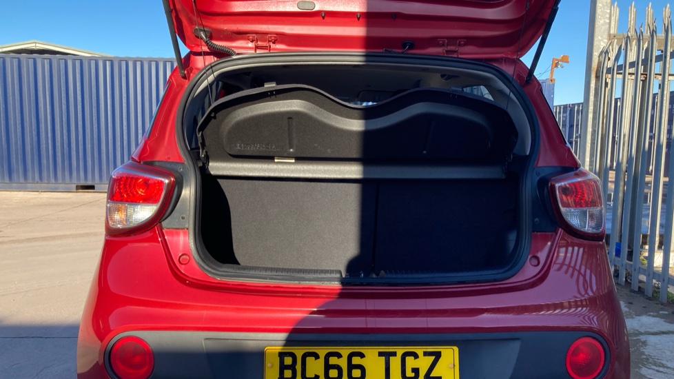 Hyundai i10 1.0 Premium 5dr Petrol Hatchback - Image 4