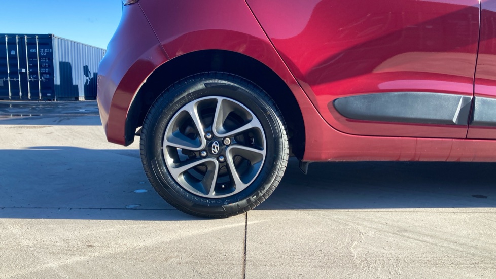 Hyundai i10 1.0 Premium 5dr Petrol Hatchback - Image 7