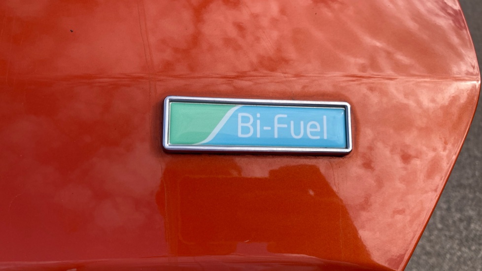 Dacia Duster 1.0 TCe 100 Prestige 5dr Bi Fuel Estate - Image 25