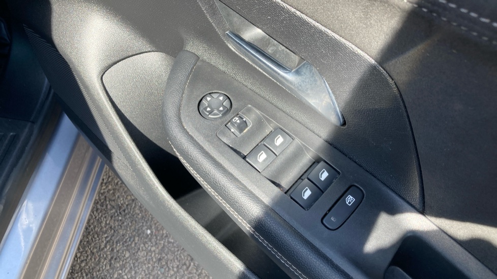 Vauxhall Mokka 100kW Ultimate 50kWh 5dr Auto Electric Hatchback - Image 21
