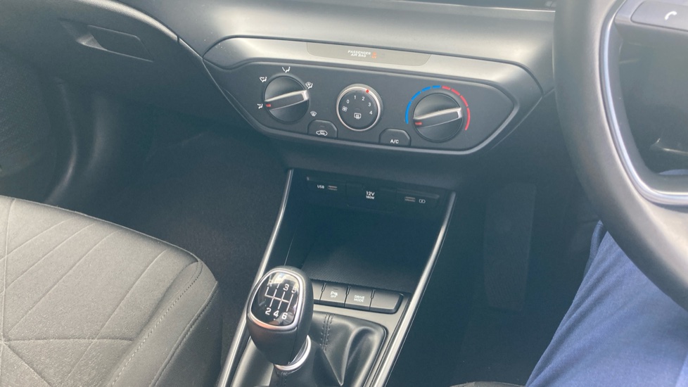 Hyundai BAYON 1.0 TGDi 48V MHEV SE Connect 5dr Petrol Hatchback - Image 14