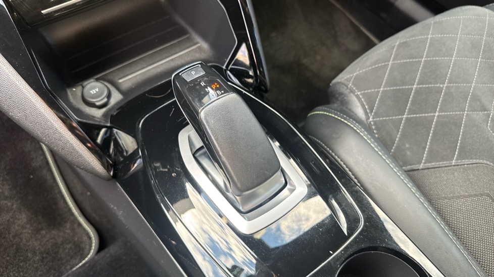 Peugeot 2008 100kW GT Premium 50kWh 5dr Auto Electric Estate - Image 13