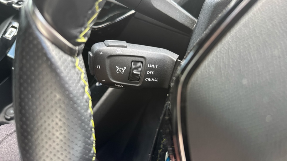 Peugeot 2008 100kW GT Premium 50kWh 5dr Auto Electric Estate - Image 31