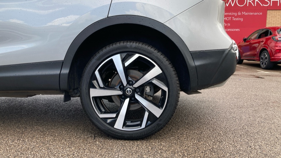 Nissan Qashqai 1.3 DiG-T Tekna 5dr Petrol Hatchback - Image 7