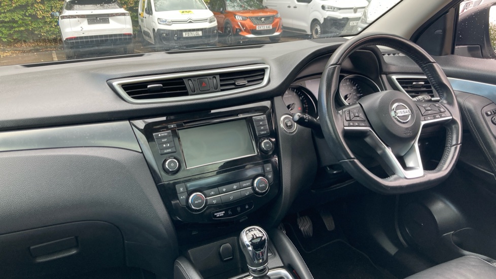 Nissan Qashqai 1.3 DiG-T Tekna 5dr Petrol Hatchback - Image 9