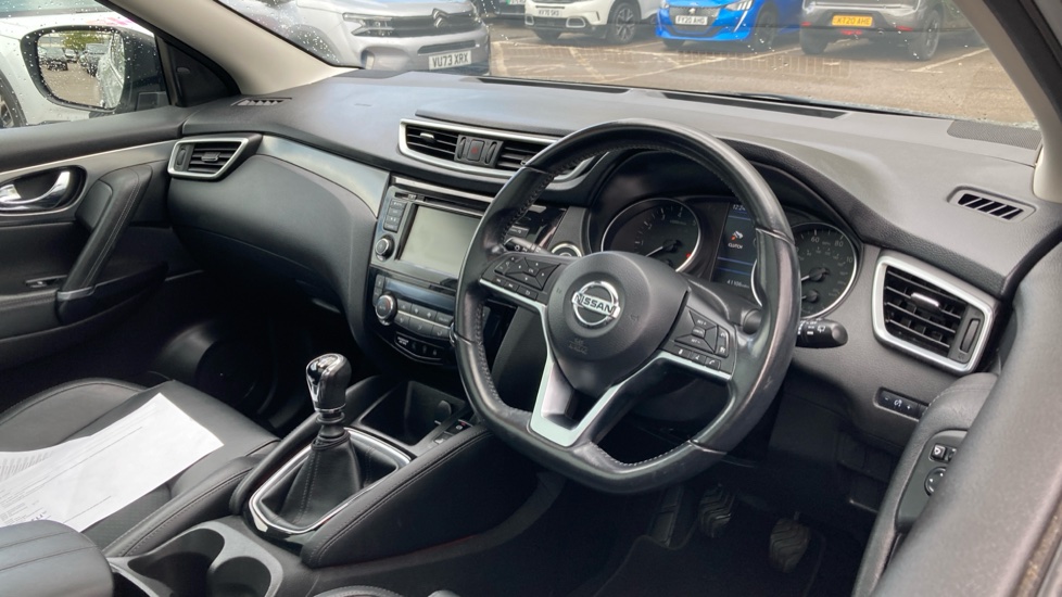 Nissan Qashqai 1.3 DiG-T Tekna 5dr Petrol Hatchback - Image 11