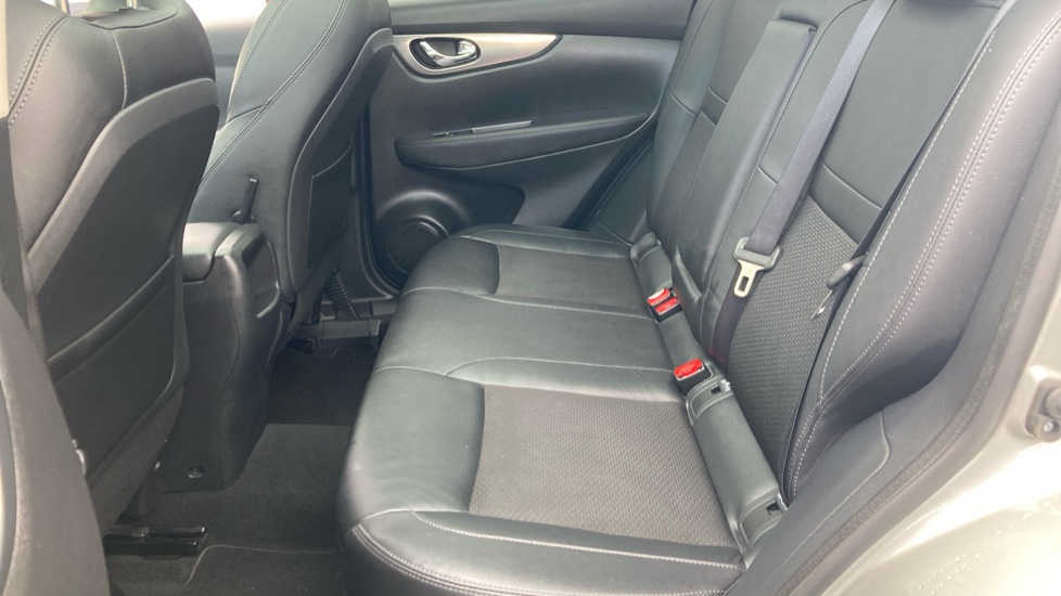 Nissan Qashqai 1.3 DiG-T Tekna 5dr Petrol Hatchback - Image 21