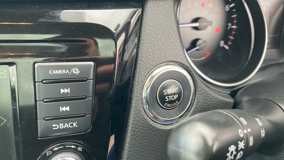 Nissan Qashqai 1.3 DiG-T Tekna 5dr Petrol Hatchback - Image 30