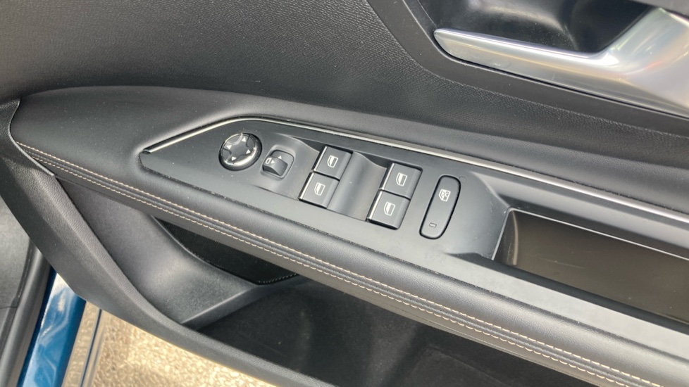 Peugeot 5008 1.2 PureTech GT 5dr EAT8 Petrol Estate - Image 39