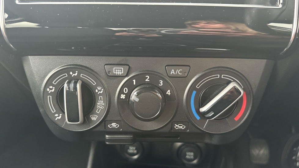 Suzuki Swift 1.2 Dualjet Attitude 5dr Petrol Hatchback - Image 24