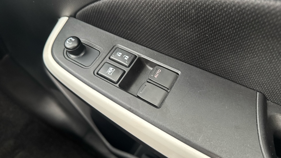 Suzuki Swift 1.2 Dualjet Attitude 5dr Petrol Hatchback - Image 31