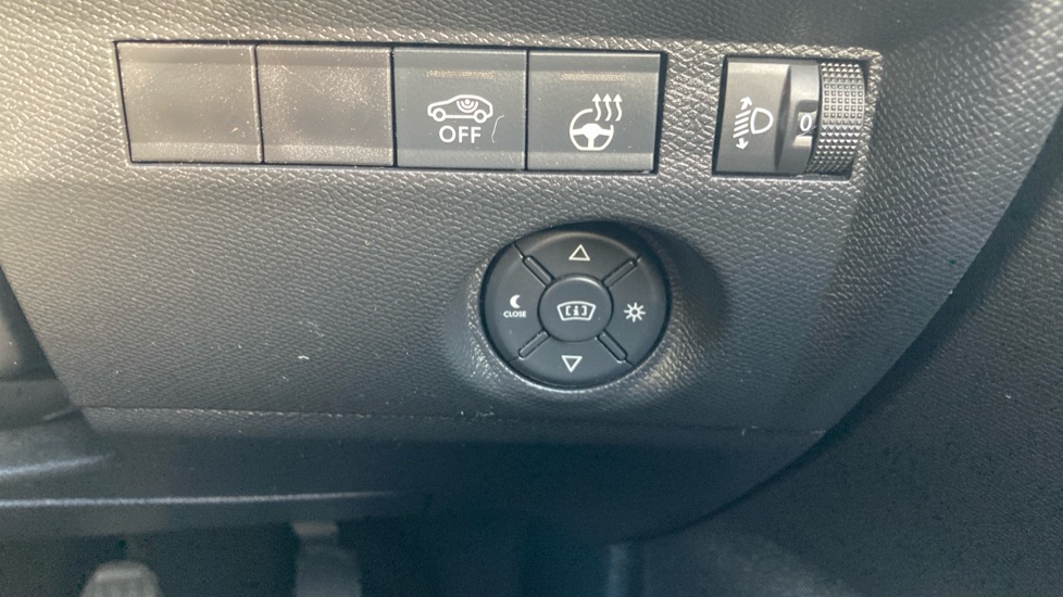 Citroen C4 1.2 PureTech [130] C-Series Edition 5dr Petrol Hatchback - Image 32