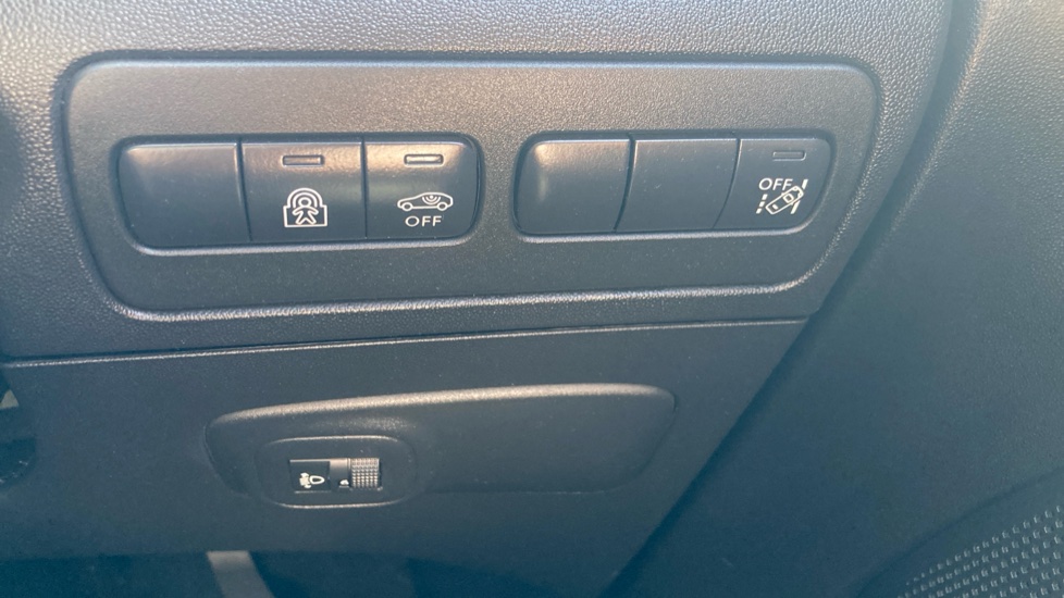 Citroen C3 Aircross 1.2 PureTech 110 Shine Plus 5dr Petrol Hatchback - Image 32
