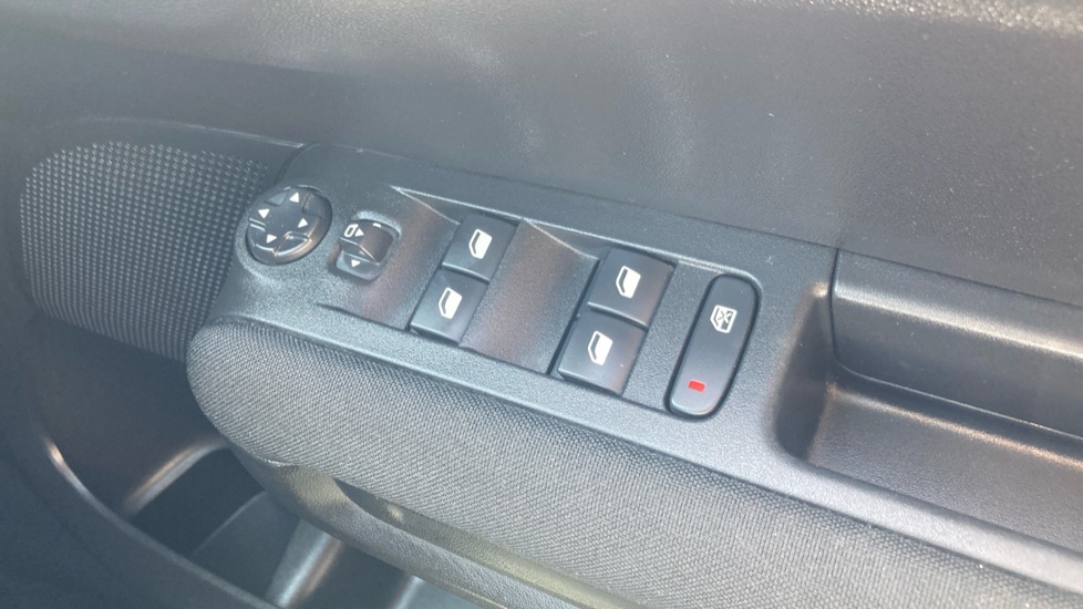 Citroen C3 Aircross 1.2 PureTech 110 Shine Plus 5dr Petrol Hatchback - Image 33