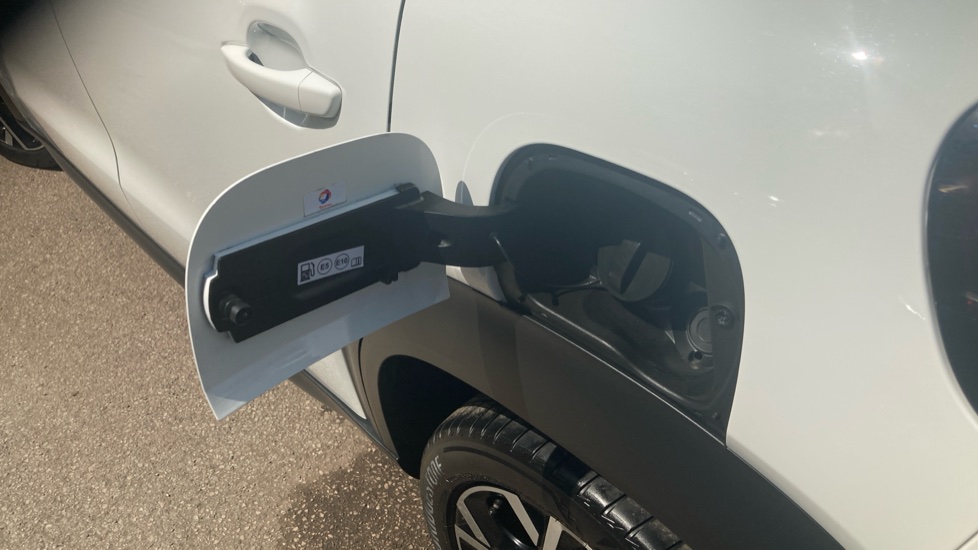 Citroen C3 Aircross 1.2 PureTech 110 Shine Plus 5dr Petrol Hatchback - Image 37