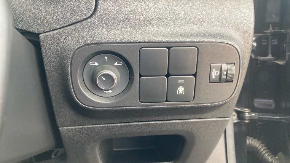 Citroen C3 1.2 PureTech C-Series Edition 5dr Petrol Hatchback - Image 26