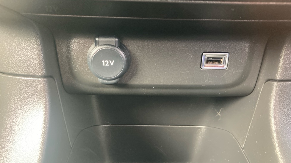 Citroen C3 1.2 PureTech C-Series Edition 5dr Petrol Hatchback - Image 28