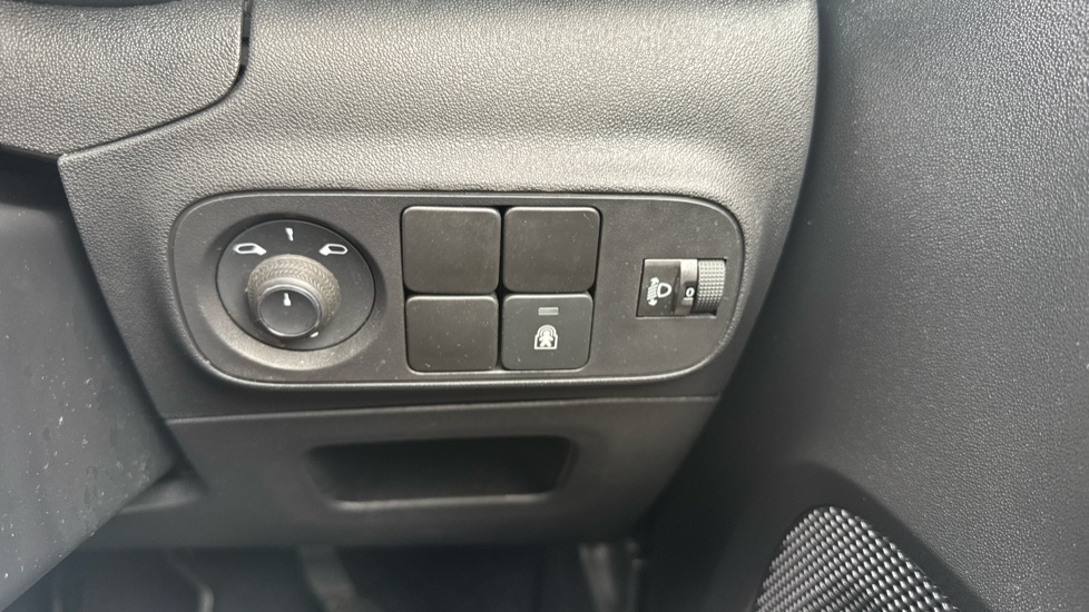 Citroen C3 1.2 PureTech C-Series Edition 5dr Petrol Hatchback - Image 31