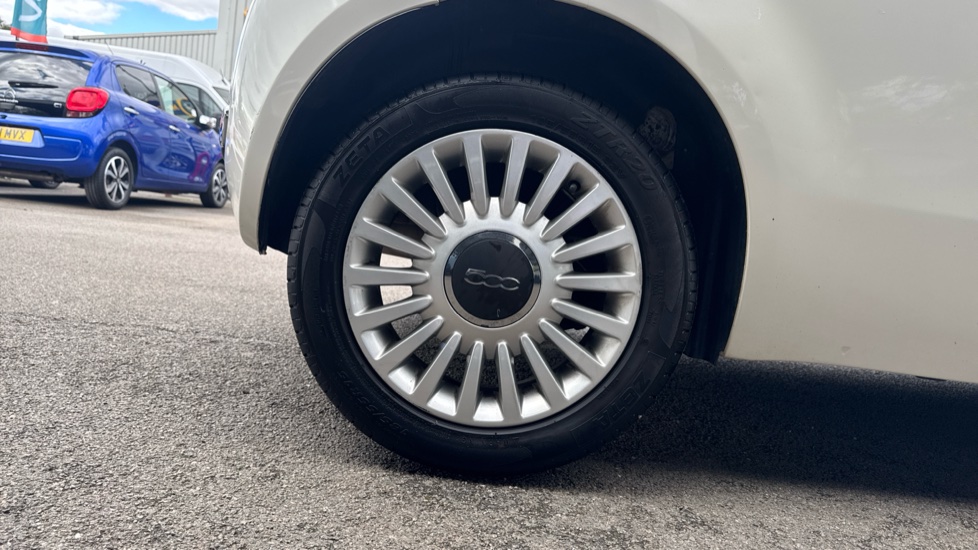 Fiat 500 1.2 Lounge 3dr [Start Stop] Petrol Hatchback - Image 7