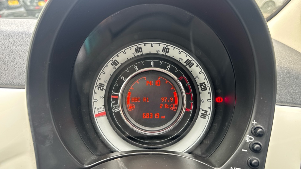Fiat 500 1.2 Lounge 3dr [Start Stop] Petrol Hatchback - Image 18