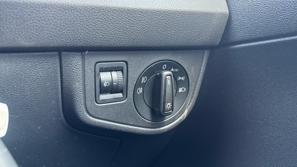 Volkswagen Polo 1.0 TSI 95 SE 5dr Petrol Hatchback - Image 23