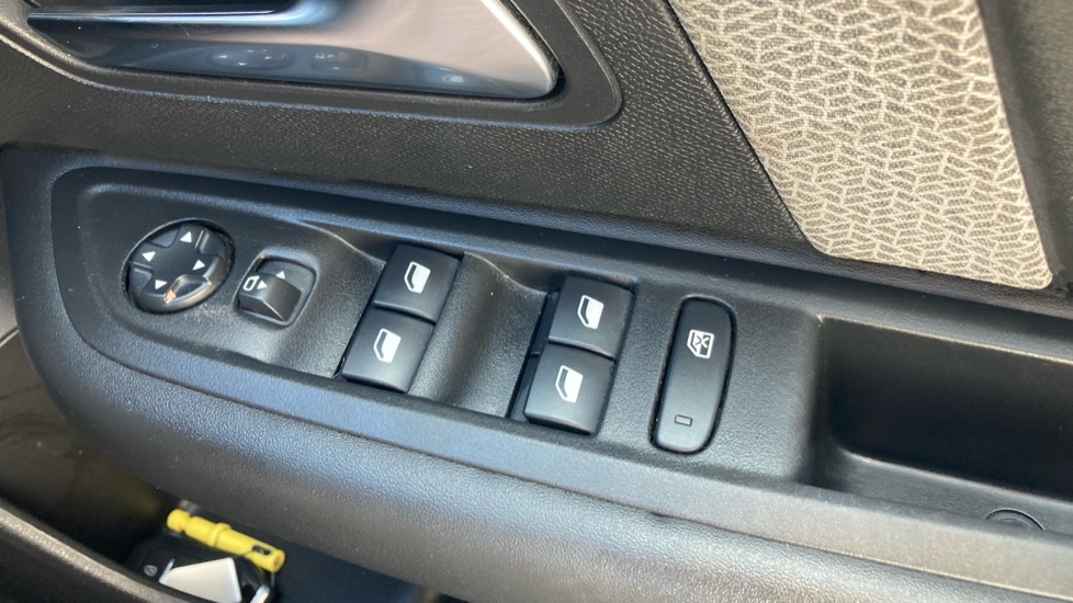 Citroen C4 1.2 PureTech [130] Max 5dr Petrol Hatchback - Image 33