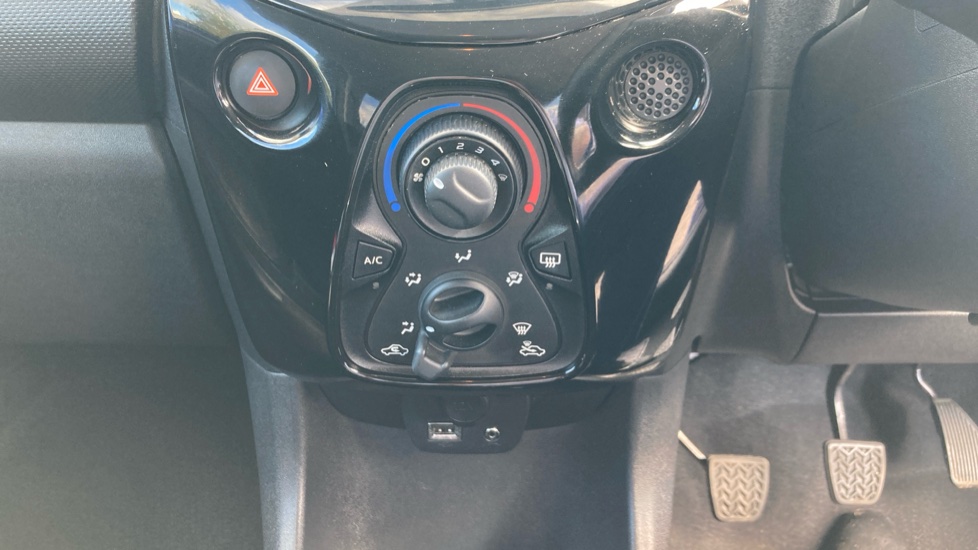 Citroen C1 1.0 VTi 72 Shine 5dr Petrol Hatchback - Image 23