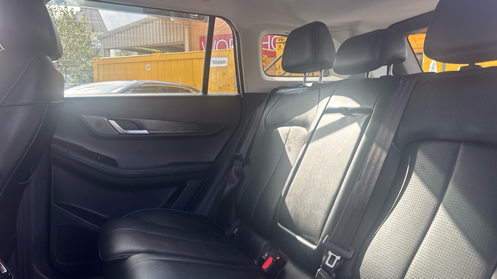 Jaecoo 5 155kW Luxury 61kWh 5dr Auto Electric Estate - Image 16