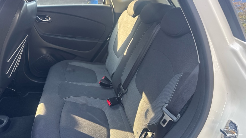 Renault Captur 1.5 dCi 90 Dynamique MediaNav Energy 5dr Diesel Hatchback - Image 16