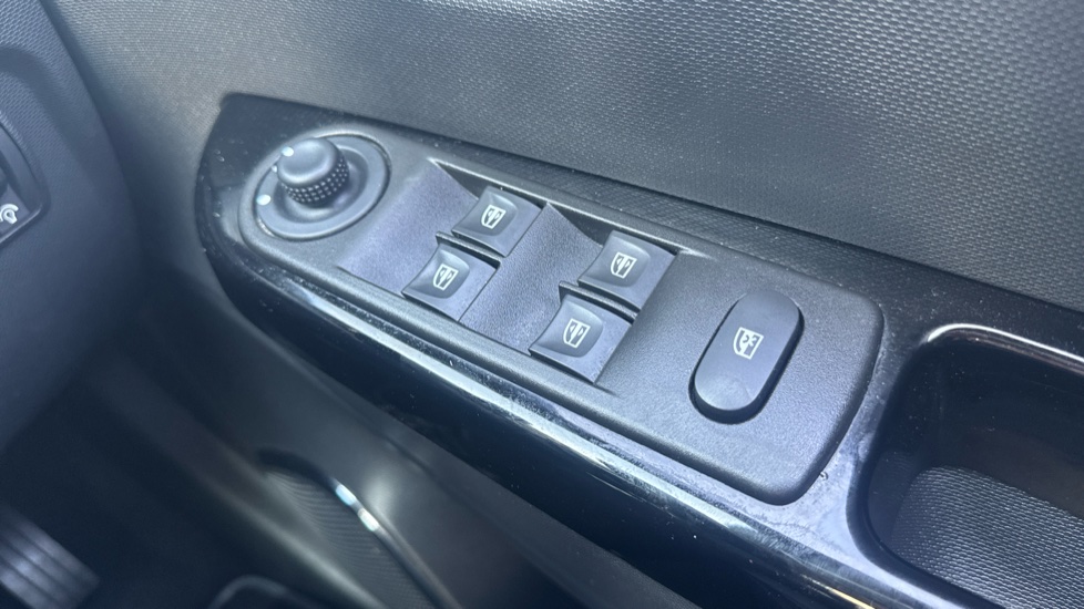 Renault Captur 1.5 dCi 90 Dynamique MediaNav Energy 5dr Diesel Hatchback - Image 27